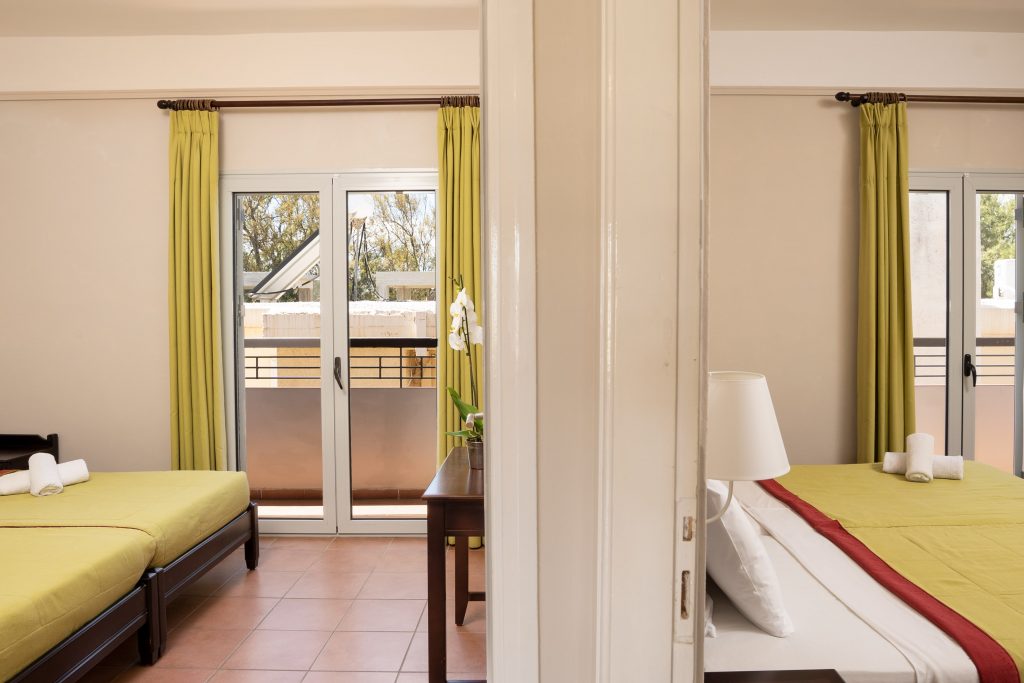 2bedroomatonce-min